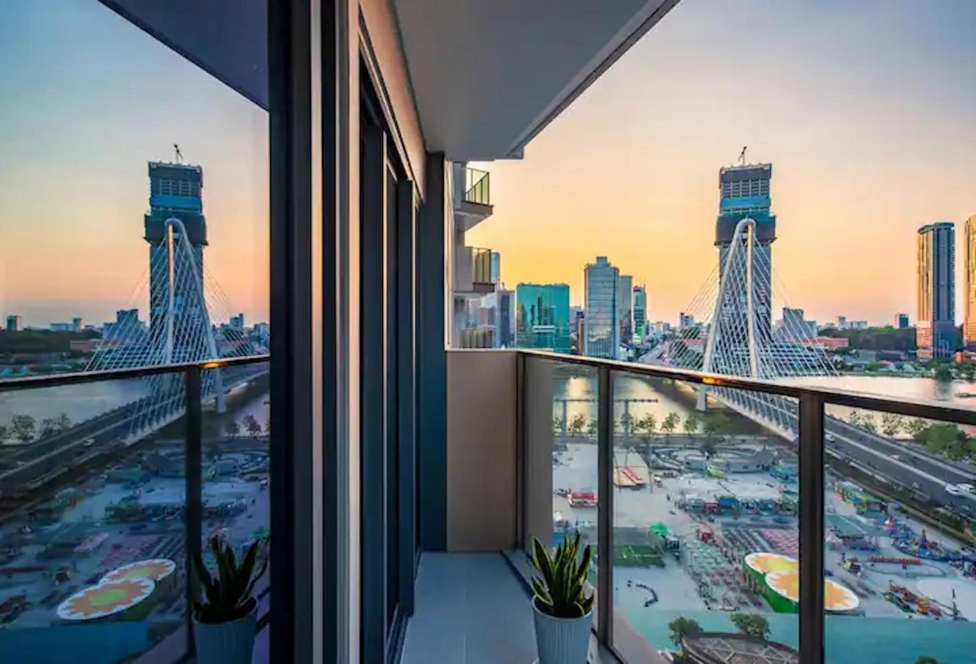 The Opera Apartment Cental Saigon Free Pool-Gym-Sauna Room- Golf Mini Ho Chi Minh City Exterior photo