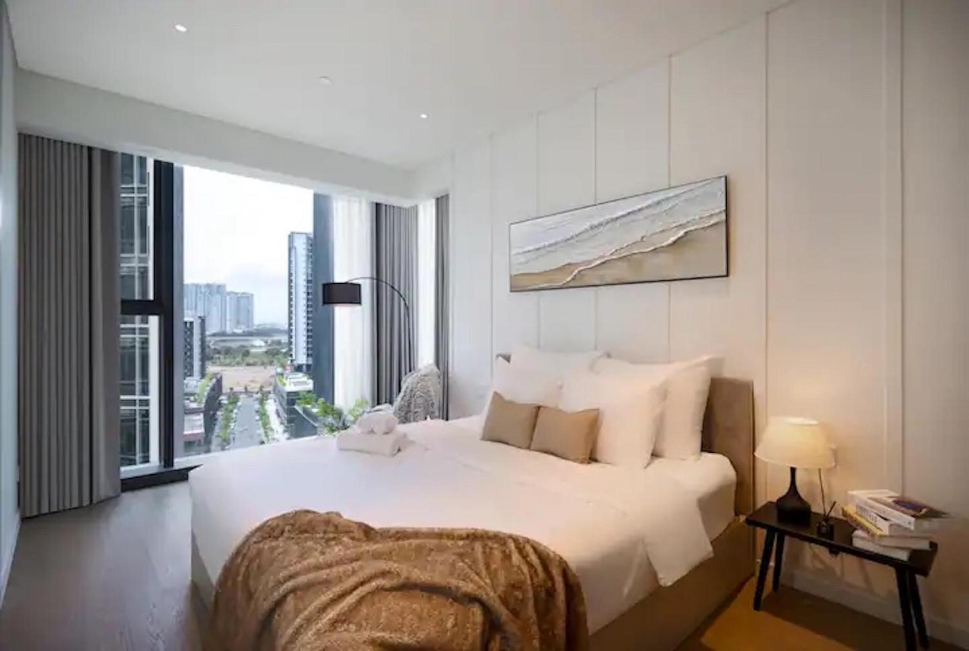 The Opera Apartment Cental Saigon Free Pool-Gym-Sauna Room- Golf Mini Ho Chi Minh City Exterior photo