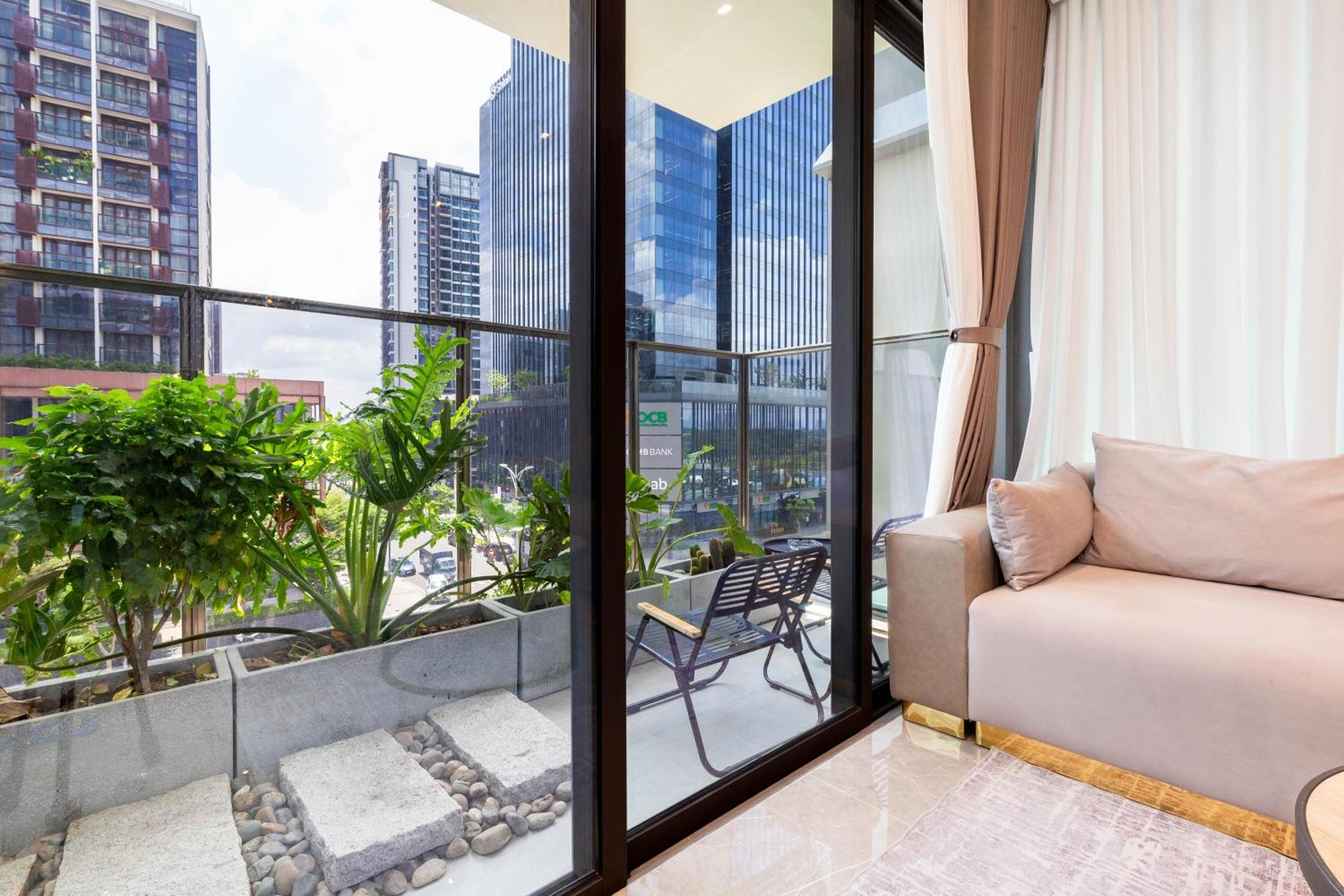 The Opera Apartment Cental Saigon Free Pool-Gym-Sauna Room- Golf Mini Ho Chi Minh City Exterior photo