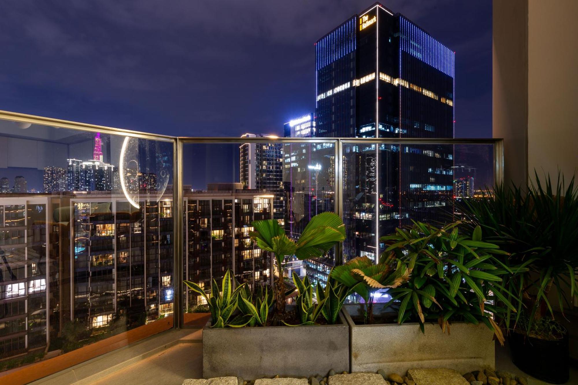 The Opera Apartment Cental Saigon Free Pool-Gym-Sauna Room- Golf Mini Ho Chi Minh City Exterior photo